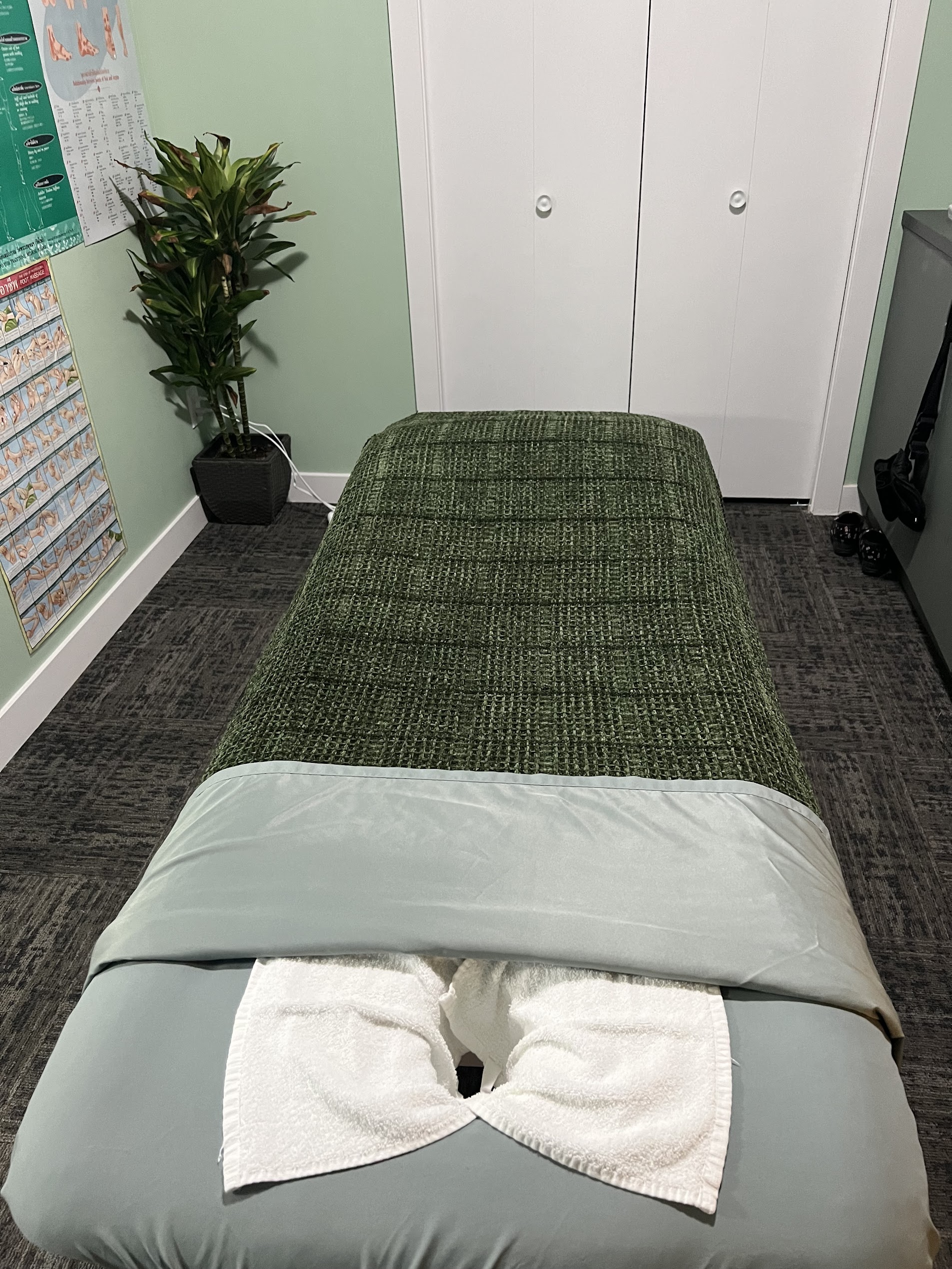 Thai Healing Hands treatment room — your first visit